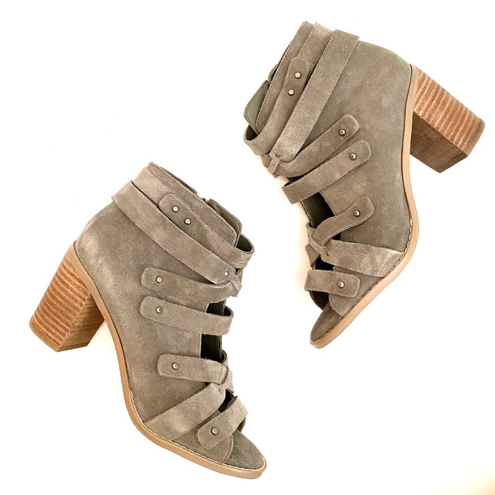 🧡 2/$30 Vince Camuto Gray Suede Booties 6.5